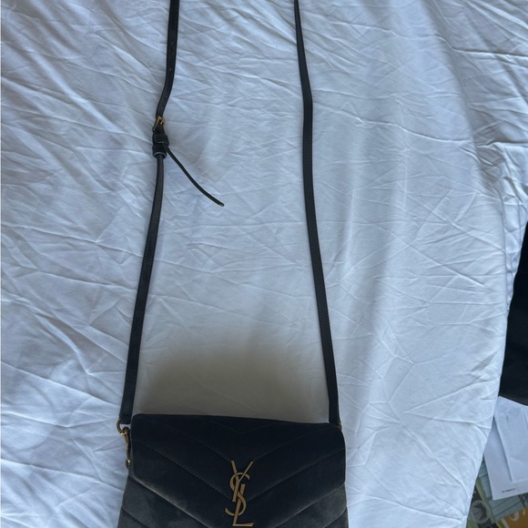 Yves Saint Laurent Gray Crossbody Bag with Iconic Logo - Picture 1 of 10